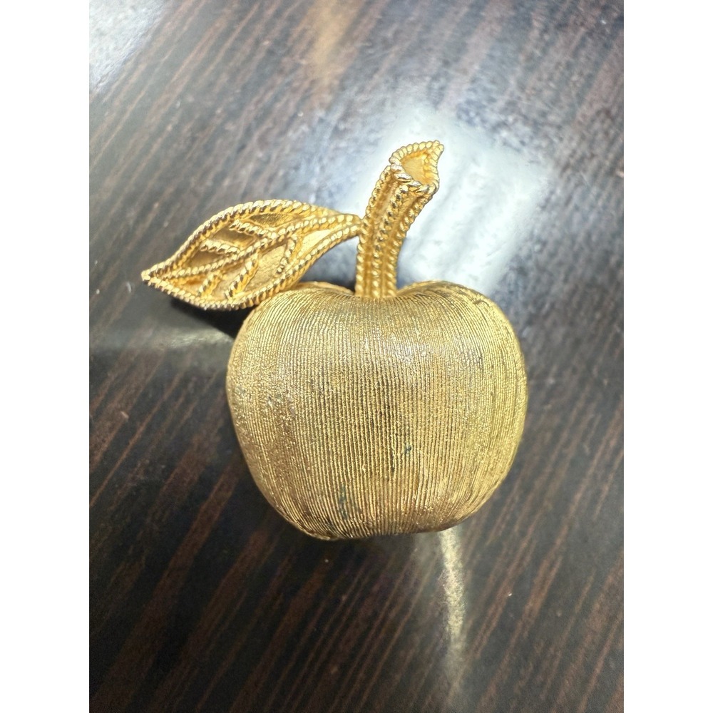 VTG 40’ Crown Trifari Apple Pin Brooch Stem Leaf Fruit Scatter Brush GoldTone 1”